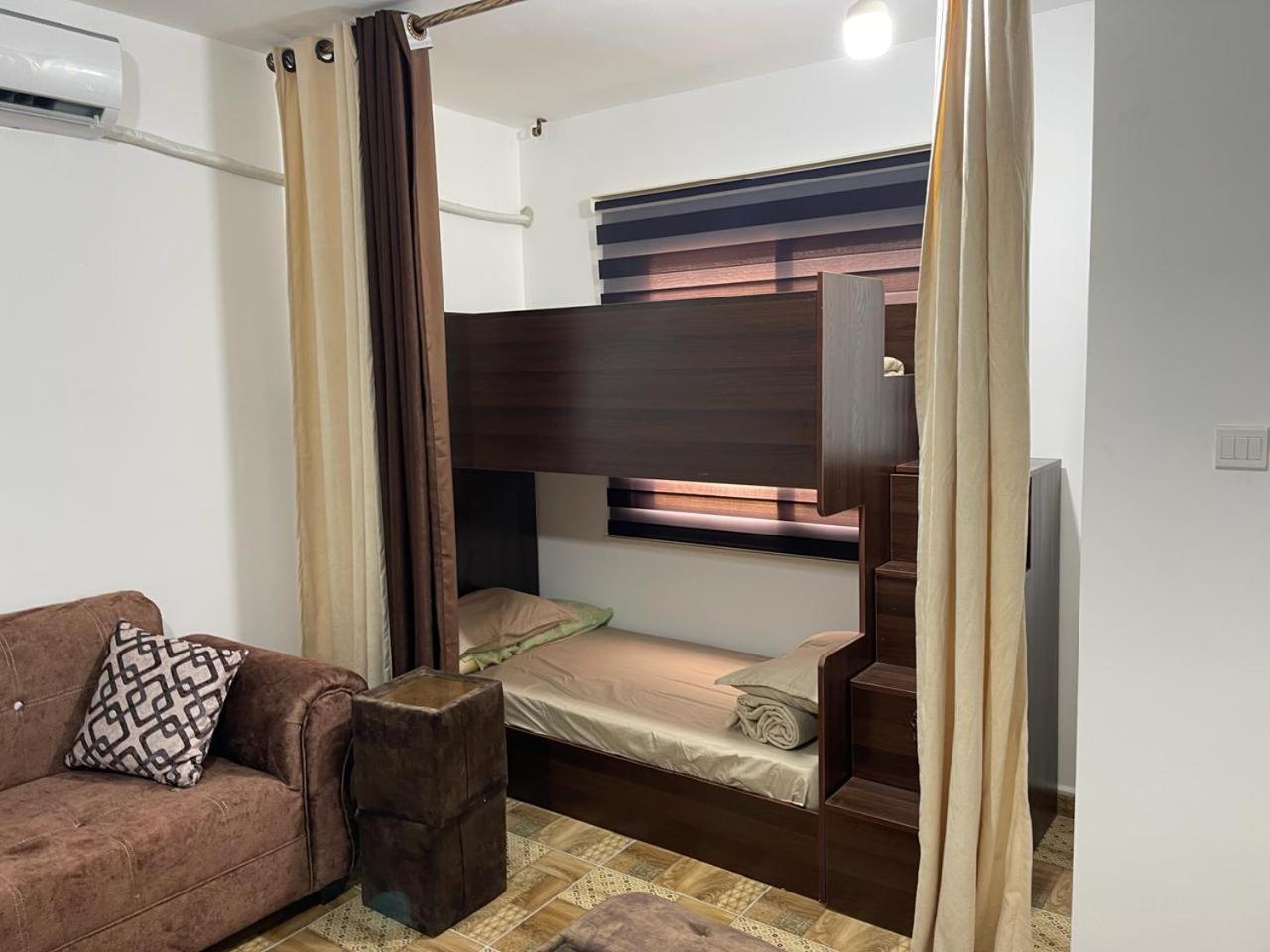 Pizza Street Hostel Акаба Экстерьер фото